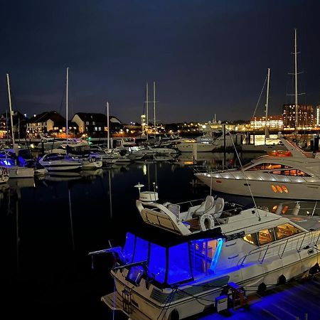 Luxury Yacht Haven: Ocean Village Marina Southampton Exterior photo