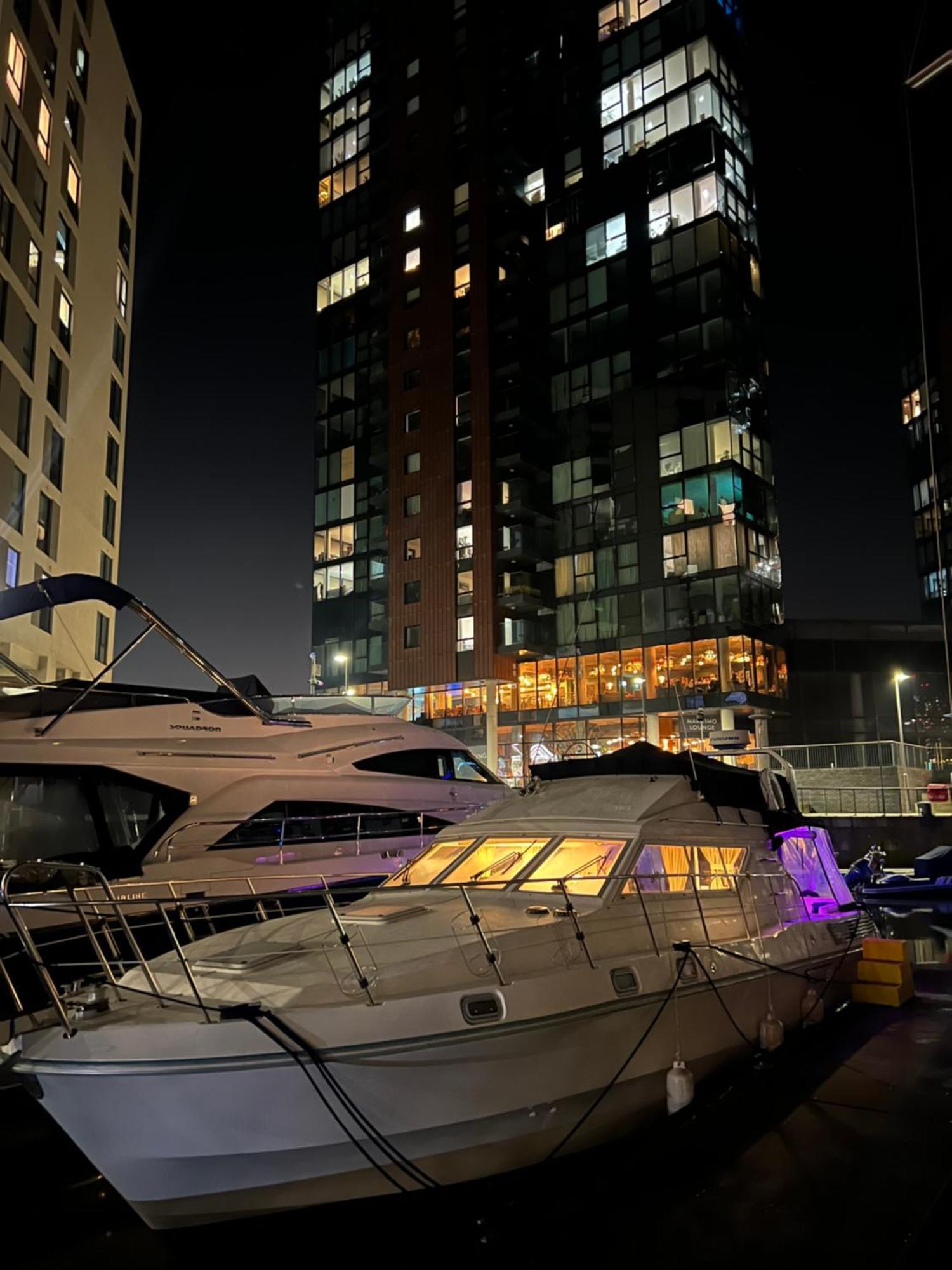 Luxury Yacht Haven: Ocean Village Marina Southampton Exterior photo