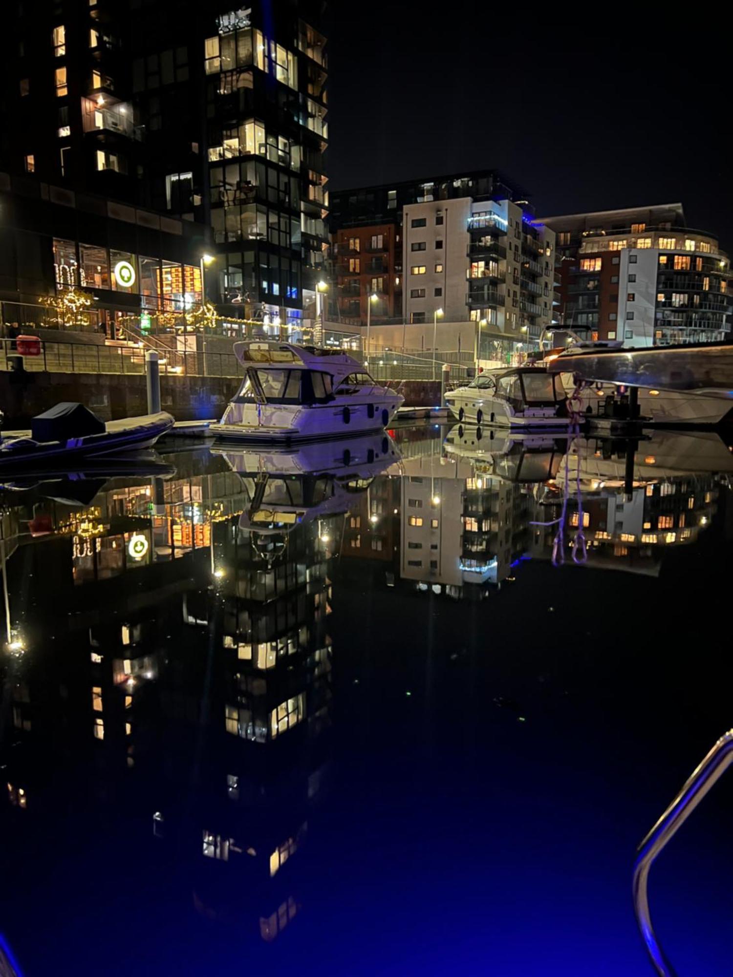 Luxury Yacht Haven: Ocean Village Marina Southampton Exterior photo