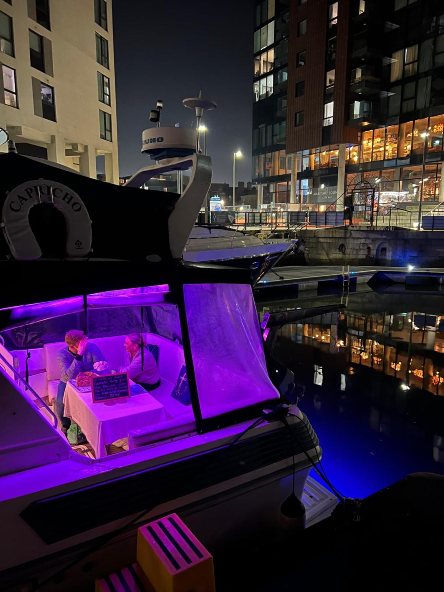Luxury Yacht Haven: Ocean Village Marina Southampton Exterior photo