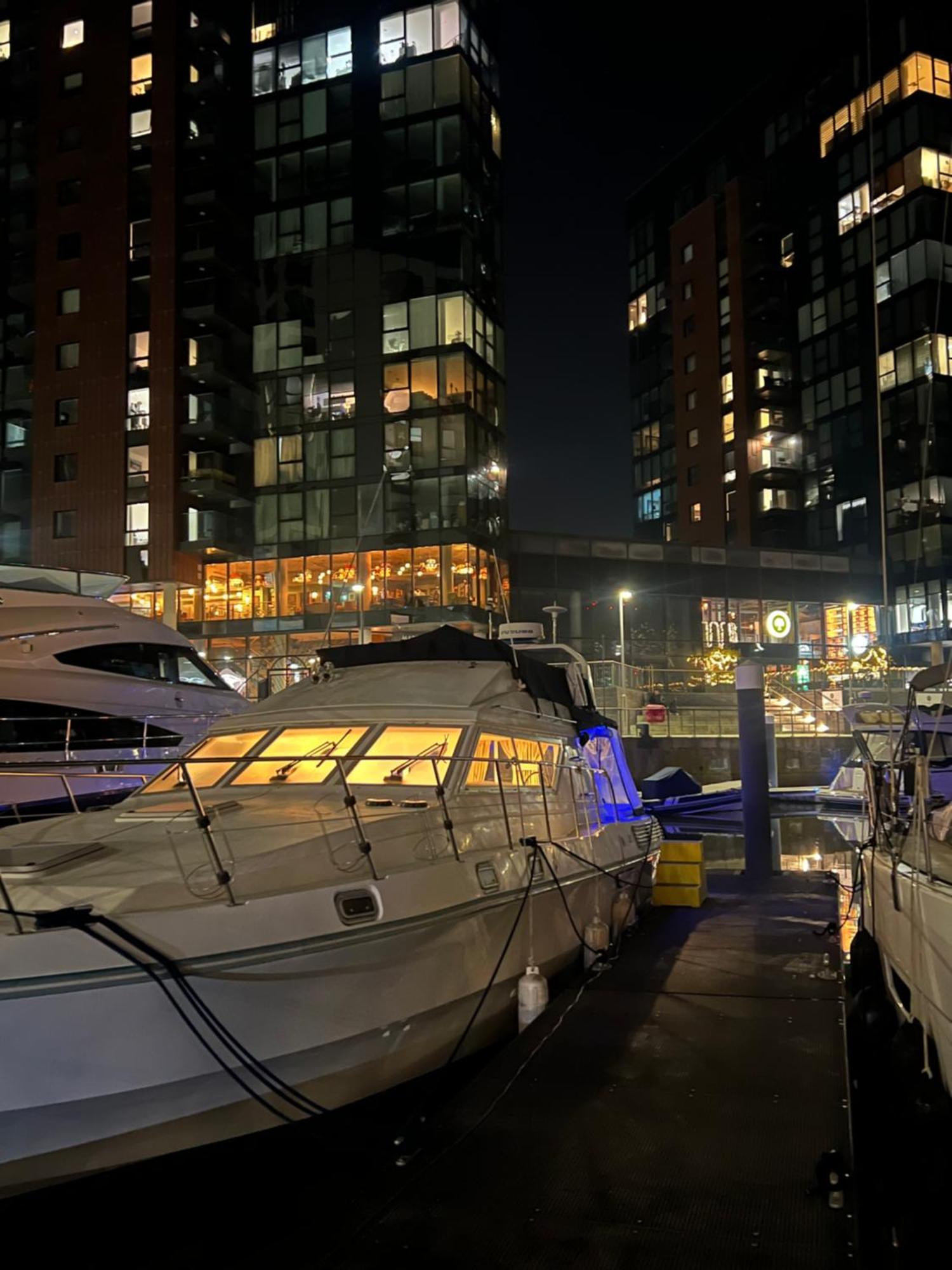 Luxury Yacht Haven: Ocean Village Marina Southampton Exterior photo