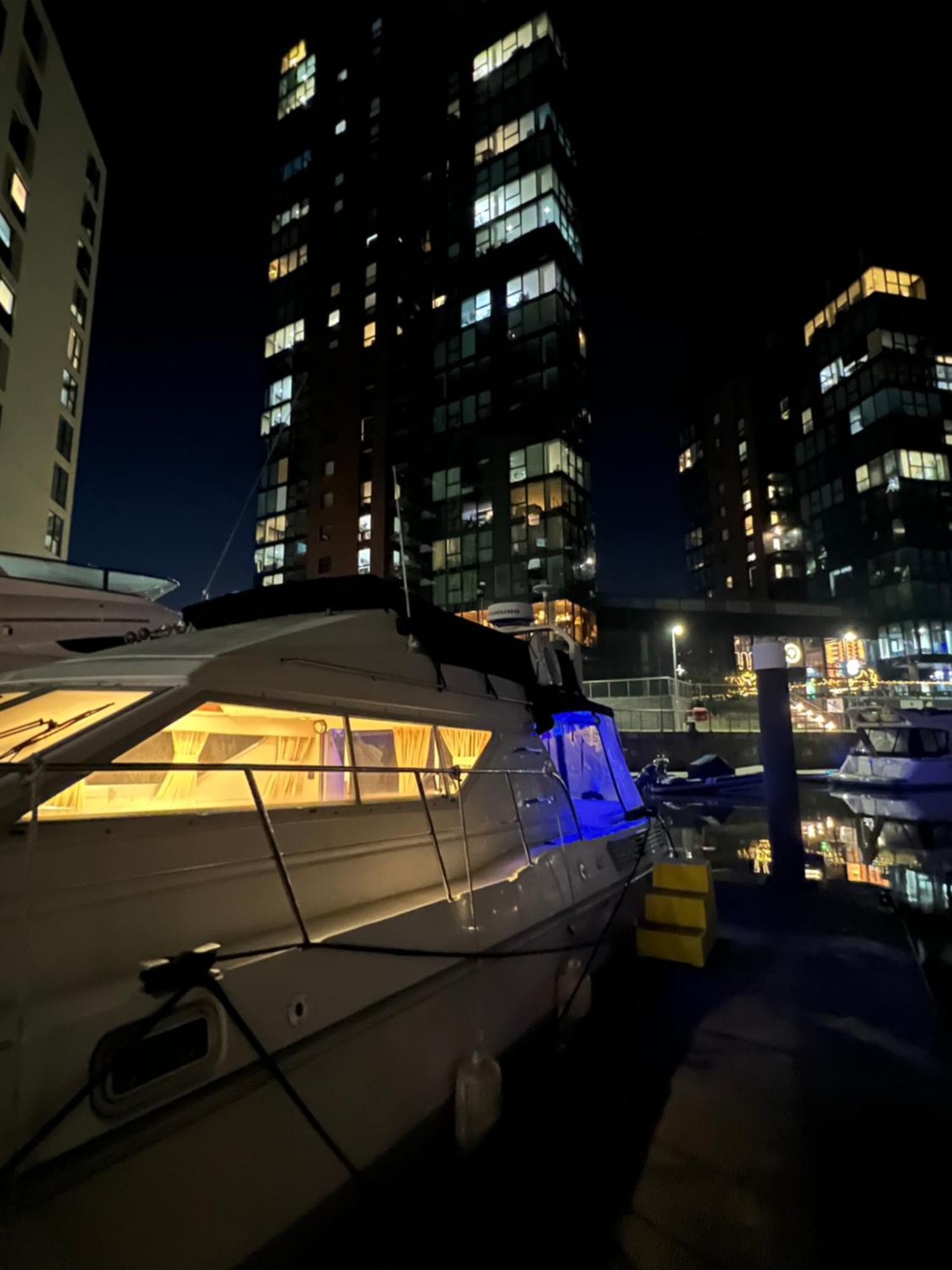 Luxury Yacht Haven: Ocean Village Marina Southampton Exterior photo