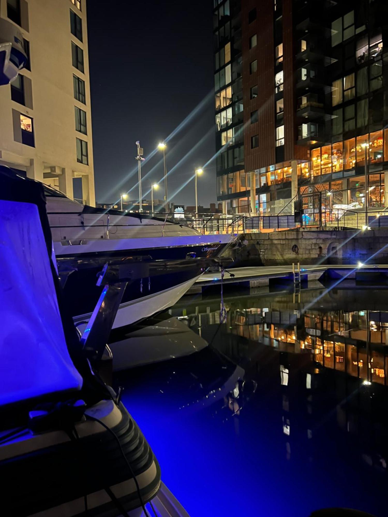Luxury Yacht Haven: Ocean Village Marina Southampton Exterior photo